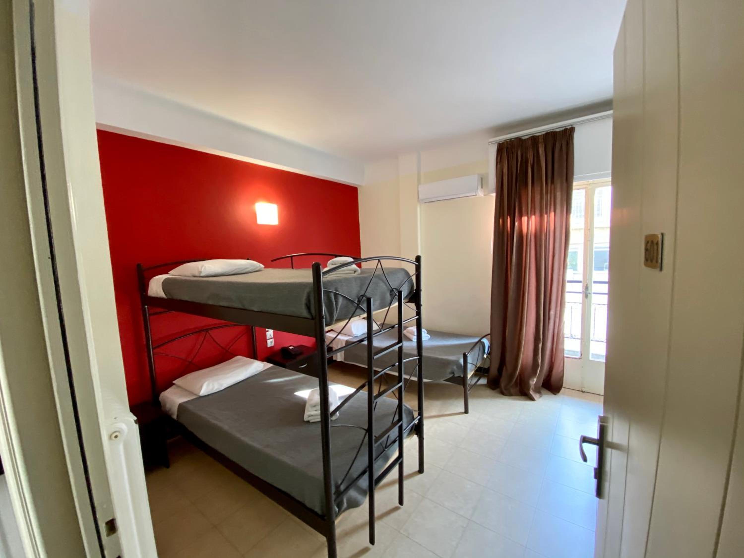ROOM, TRIPLE, SHARED BATHROOM