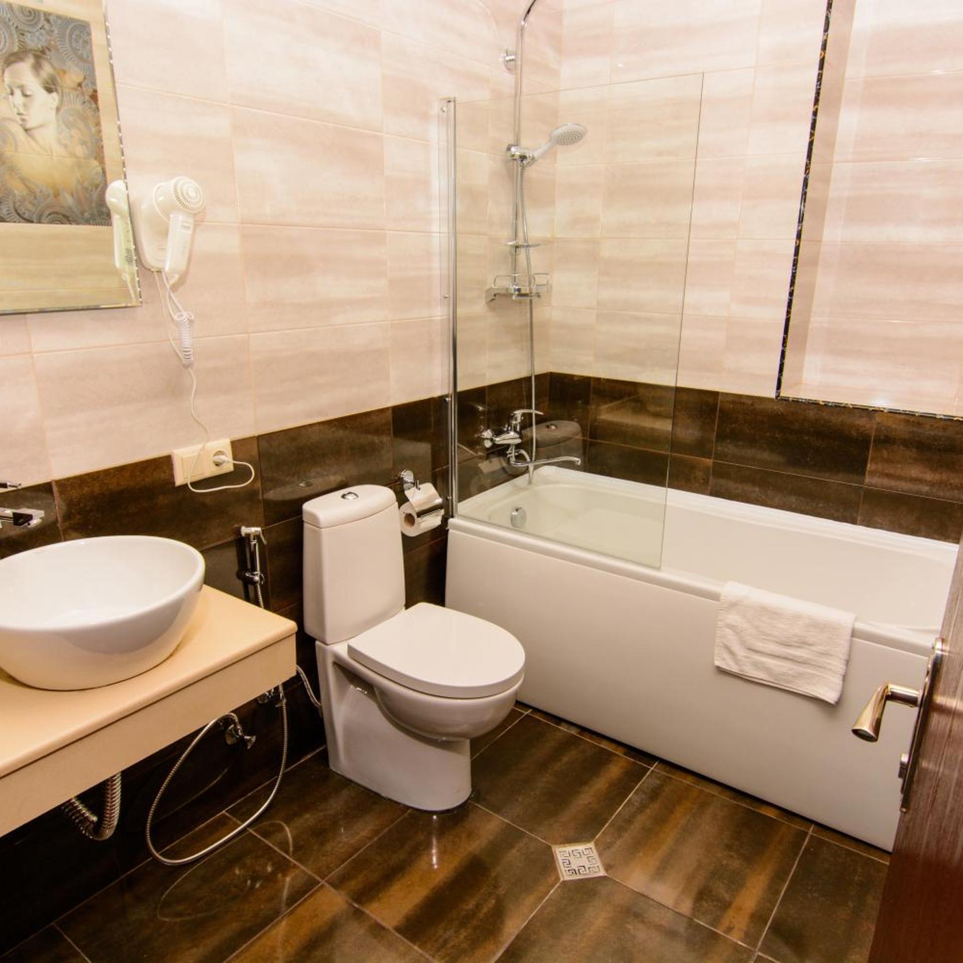 غرفة سوبيريور بسرير مزدوج أو سريرين منفصلين بشرفة، River Side Tbilisi Boutique Hotel 10/10