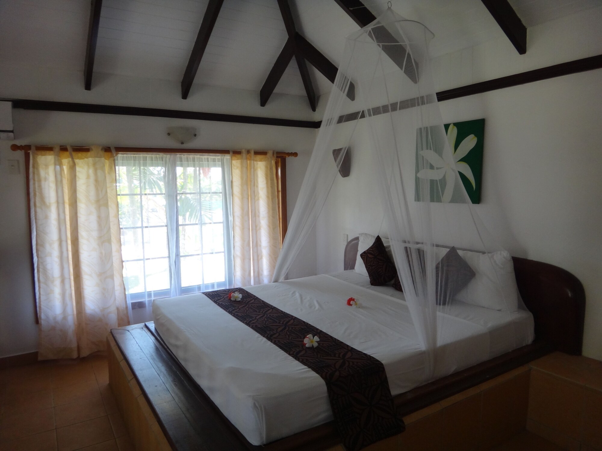 Villa, King and Twin Beds, Pool Side