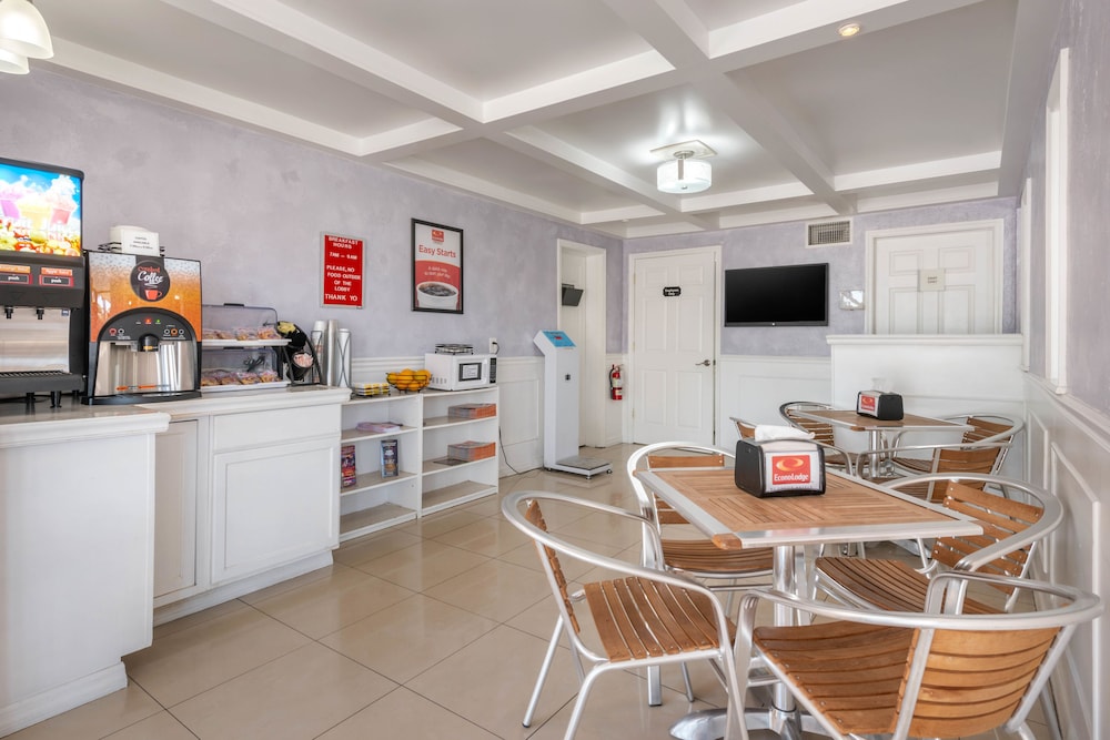 Suburban Studios International Drive 34/48