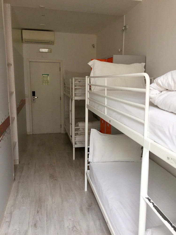 GOLDEN TRAM 242 LISBONNE HOSTEL 14/25