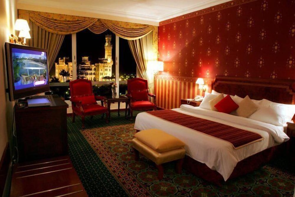 EXECUTIVE, SUITE