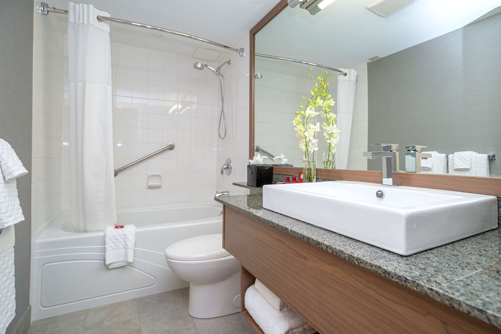 Best Western Premier Chateau Granville Hotel and Suites and Conf. Centre 19/61