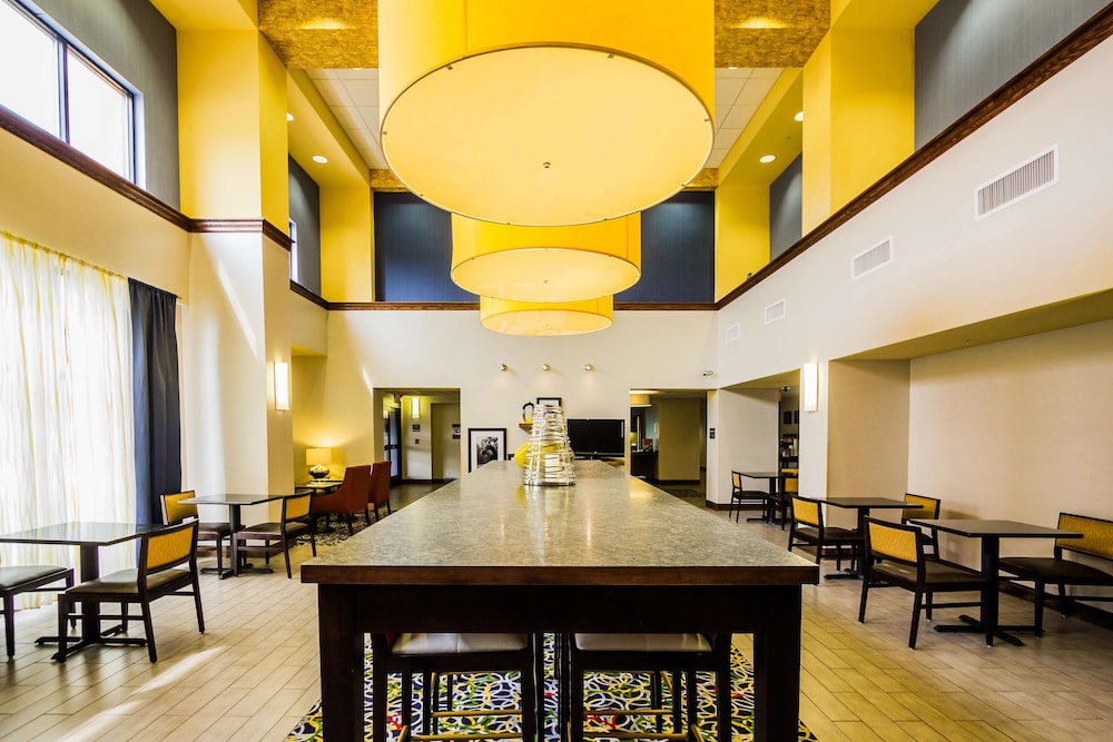 Hampton Inn Suites Natchez 60/78