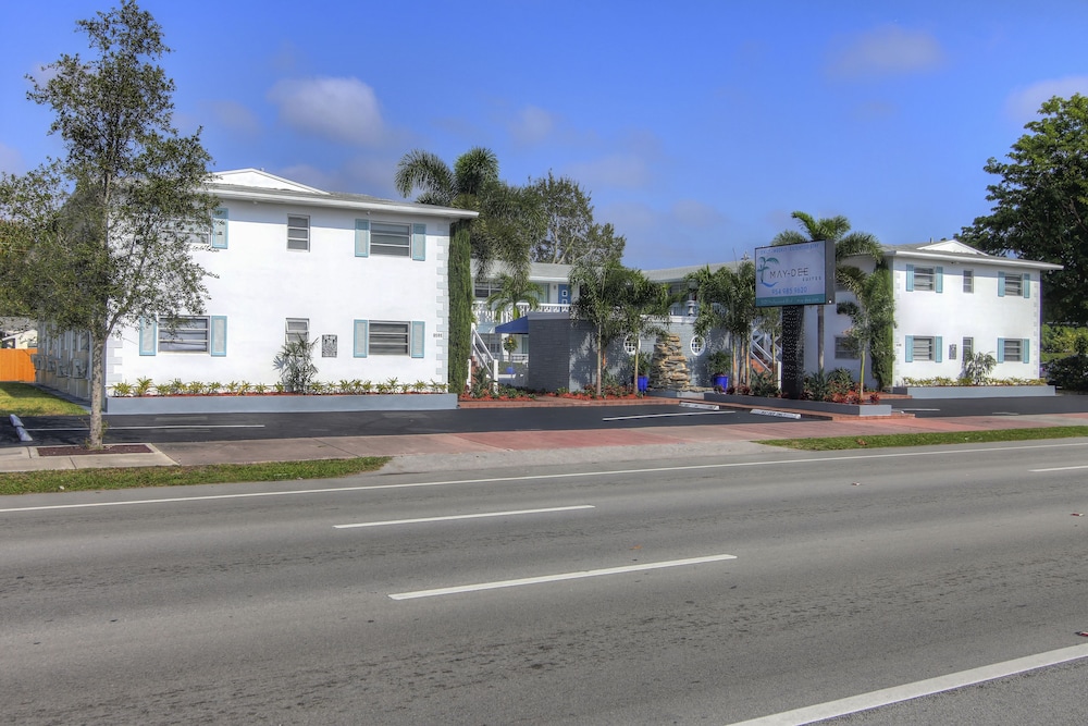May Dee Suites 52/67
