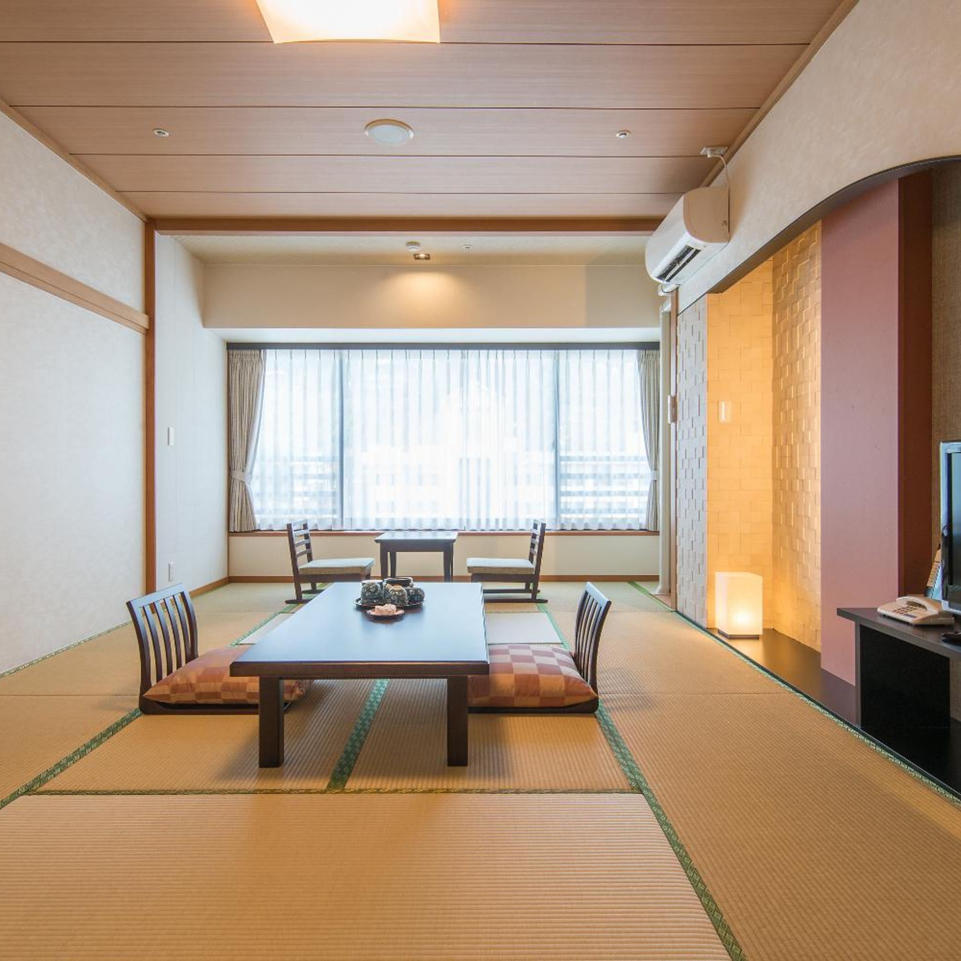 JAPANESE, SHARED BATHROOM