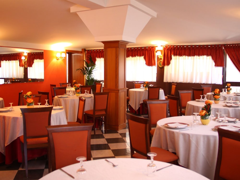 BUSINESS HOTEL 27/35