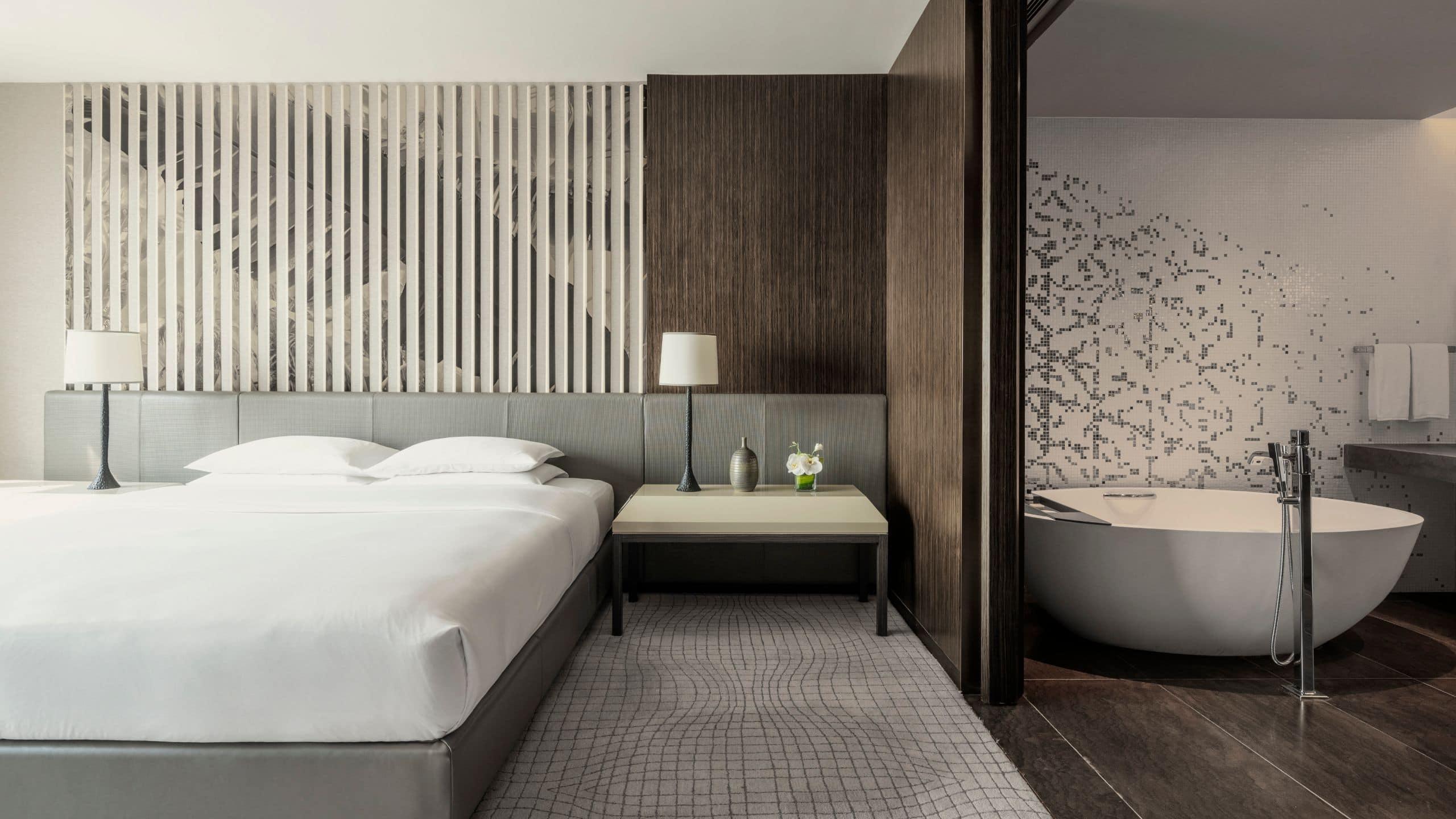 Diplomat, Suite