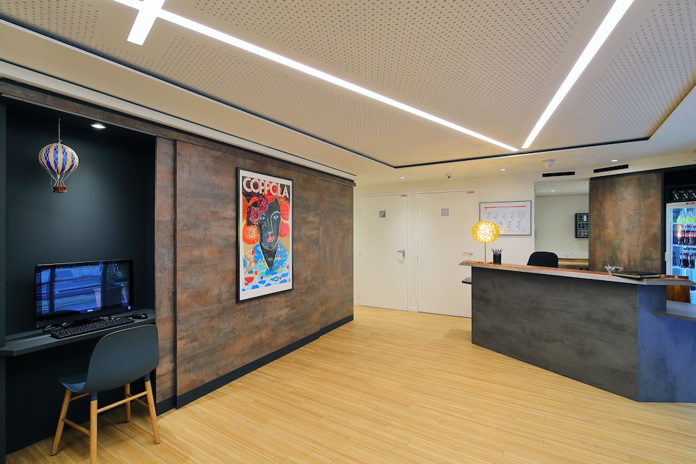 Lobby at Hotel Hor Les Lumieres, PARIS