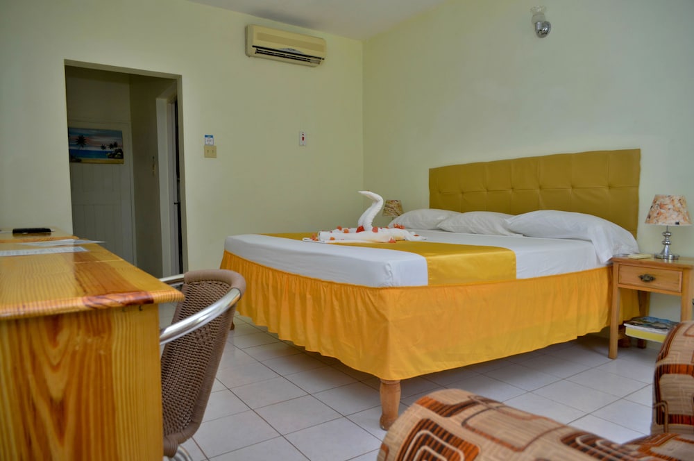 Fun Holiday Beach Resort 18/73