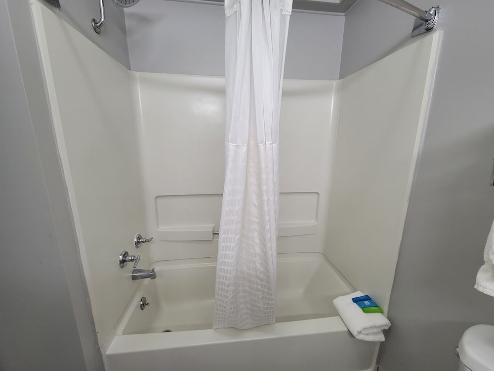 Greenfield Inn and Suites Elizabethtown KY I65 Exit 94 62/62