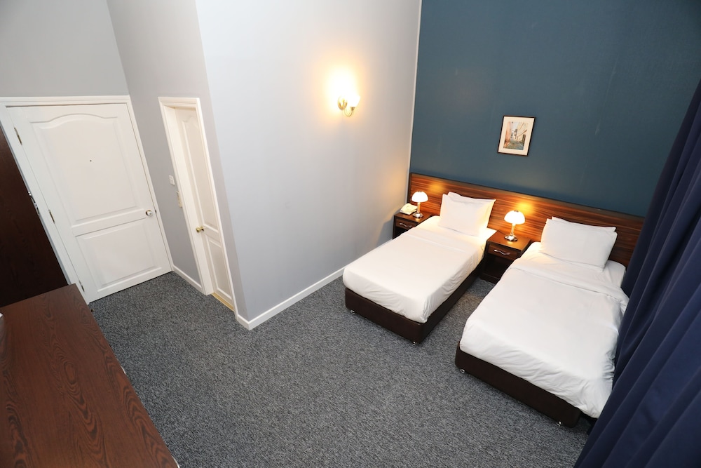 Azcot Hotel 13/45