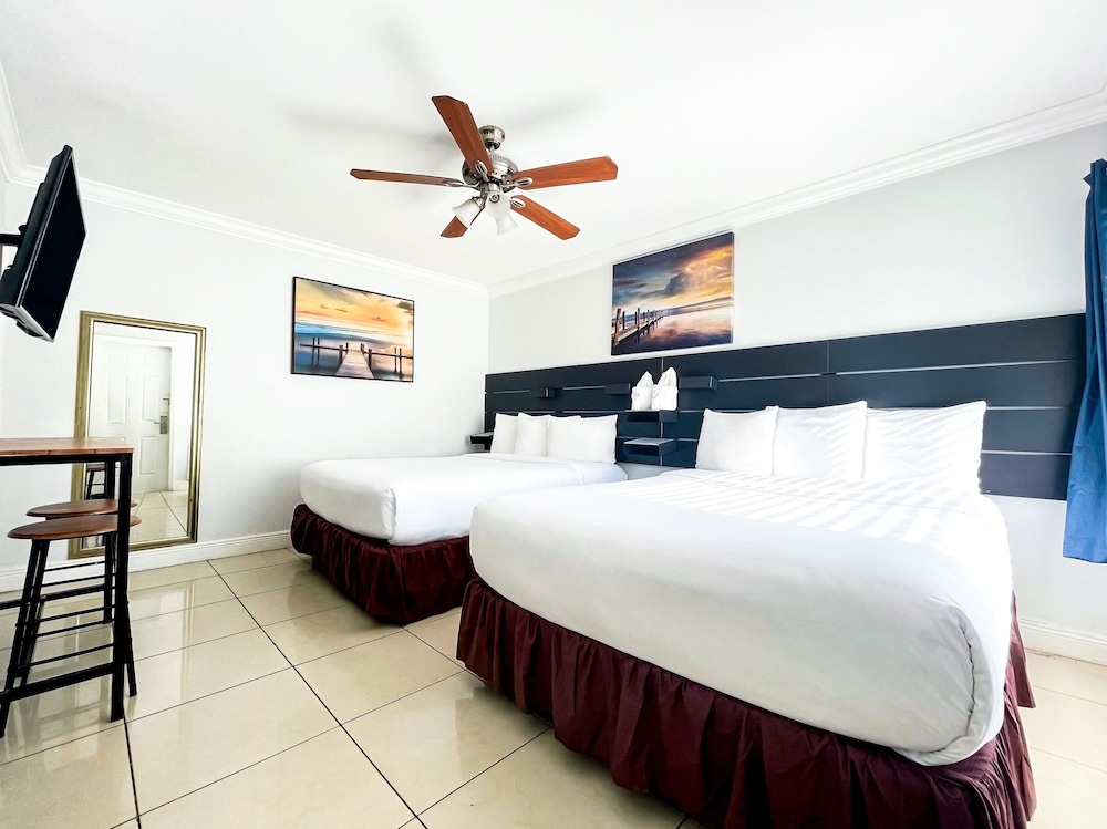 DELUXE, 2 QUEEN BEDS