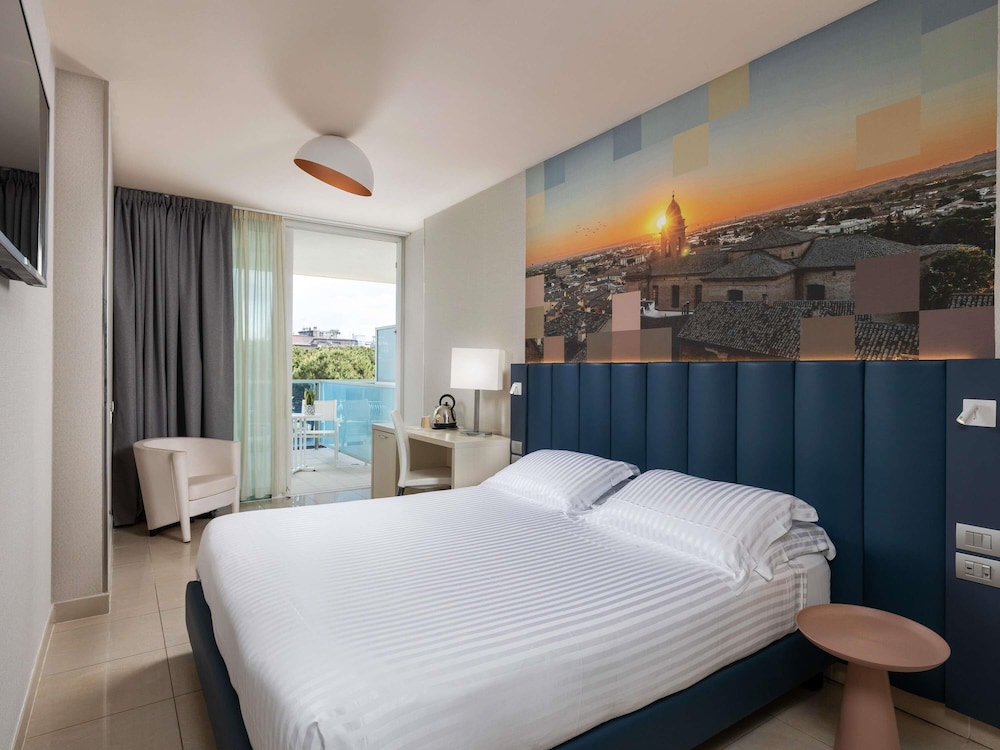 Classic, Double Bed, Lateral Partial Sea View, Lateral Side Sea View, Balcony، MERCURE RIMINI ARTIS 8/10