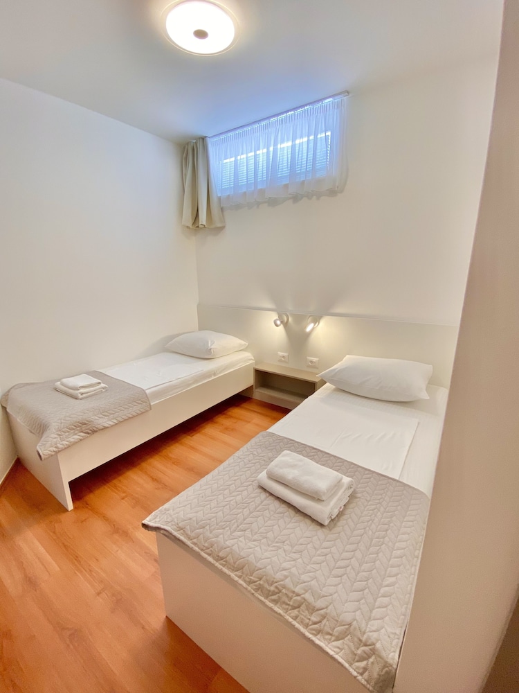 Stipe Aparthotel 29/81