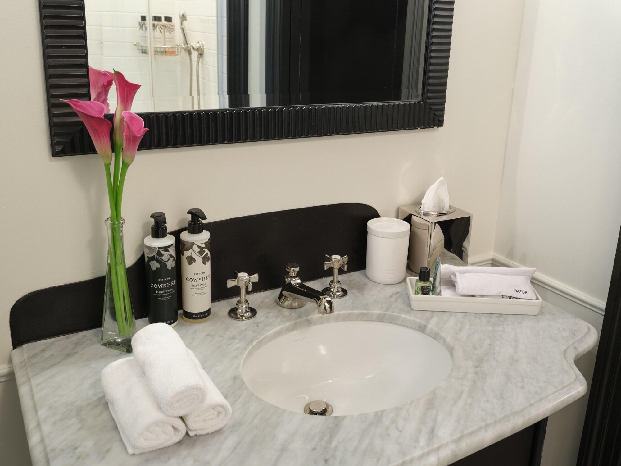 Salon, Suite