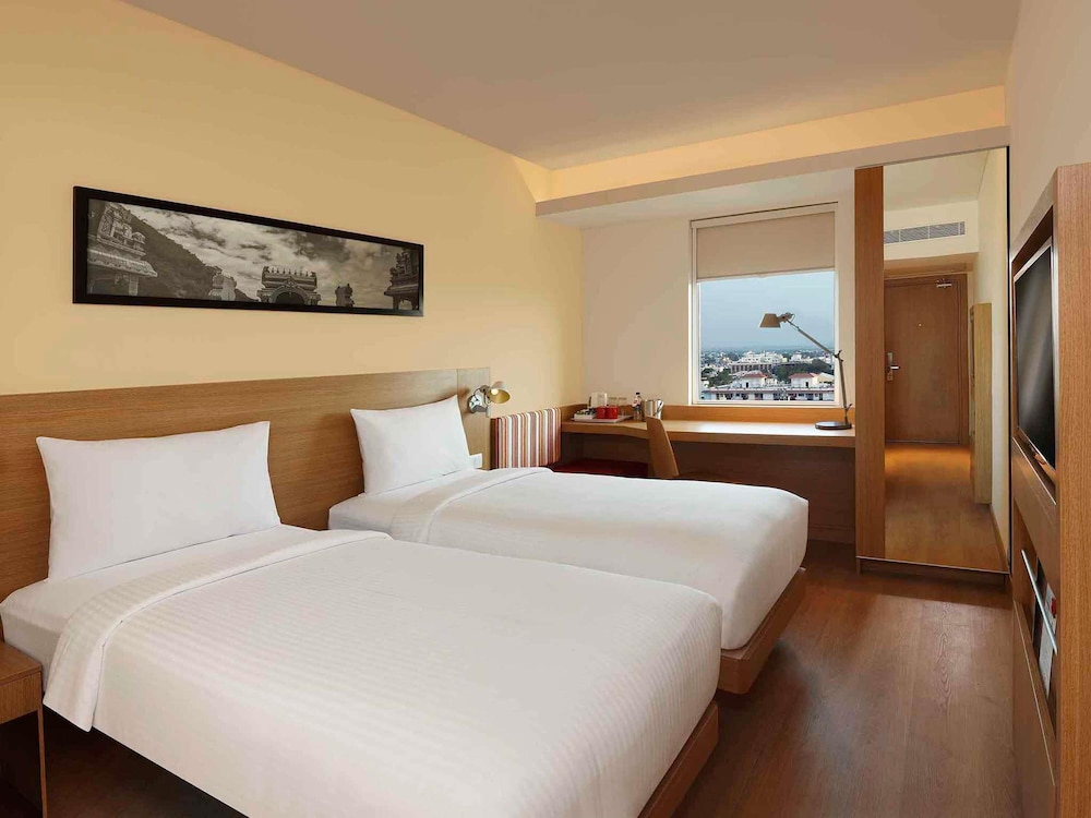 SUPERIOR, TWIN BEDS, CITY VIEW, HIGH FLOOR