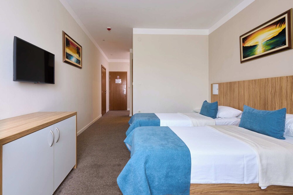 2 BEDROOMS, COMFORT, SUITE, COURTYARD AREA