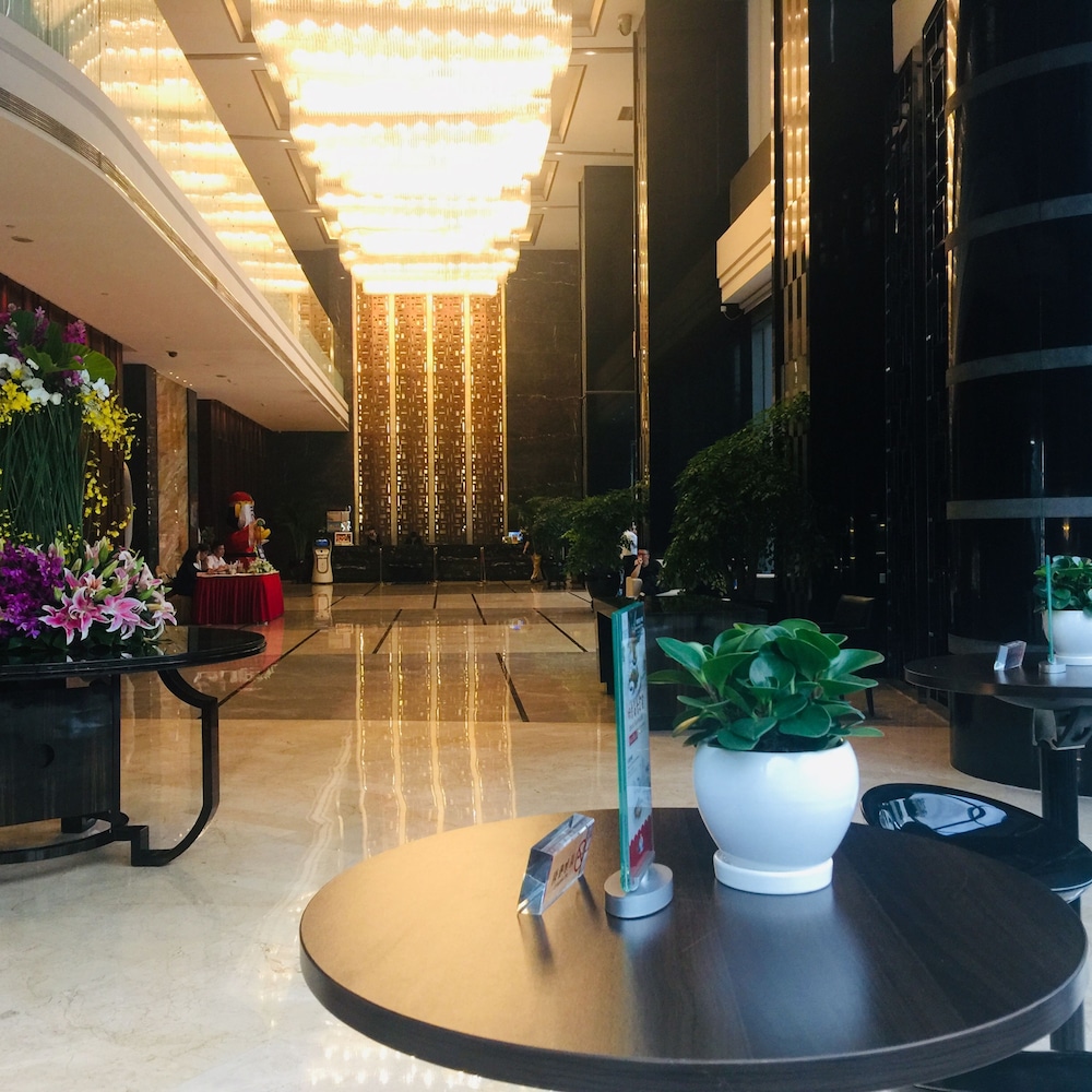 L Gem Hotel 10/50