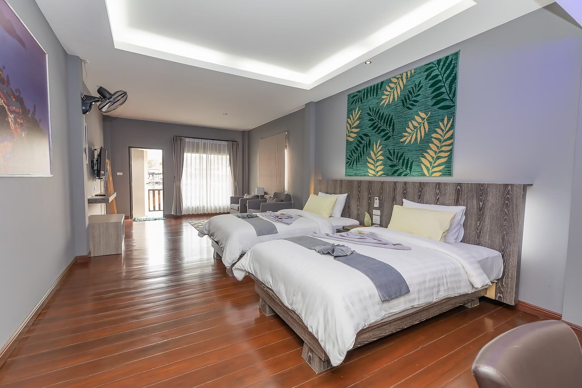 Suite, Double and Twin Beds, Lake Side