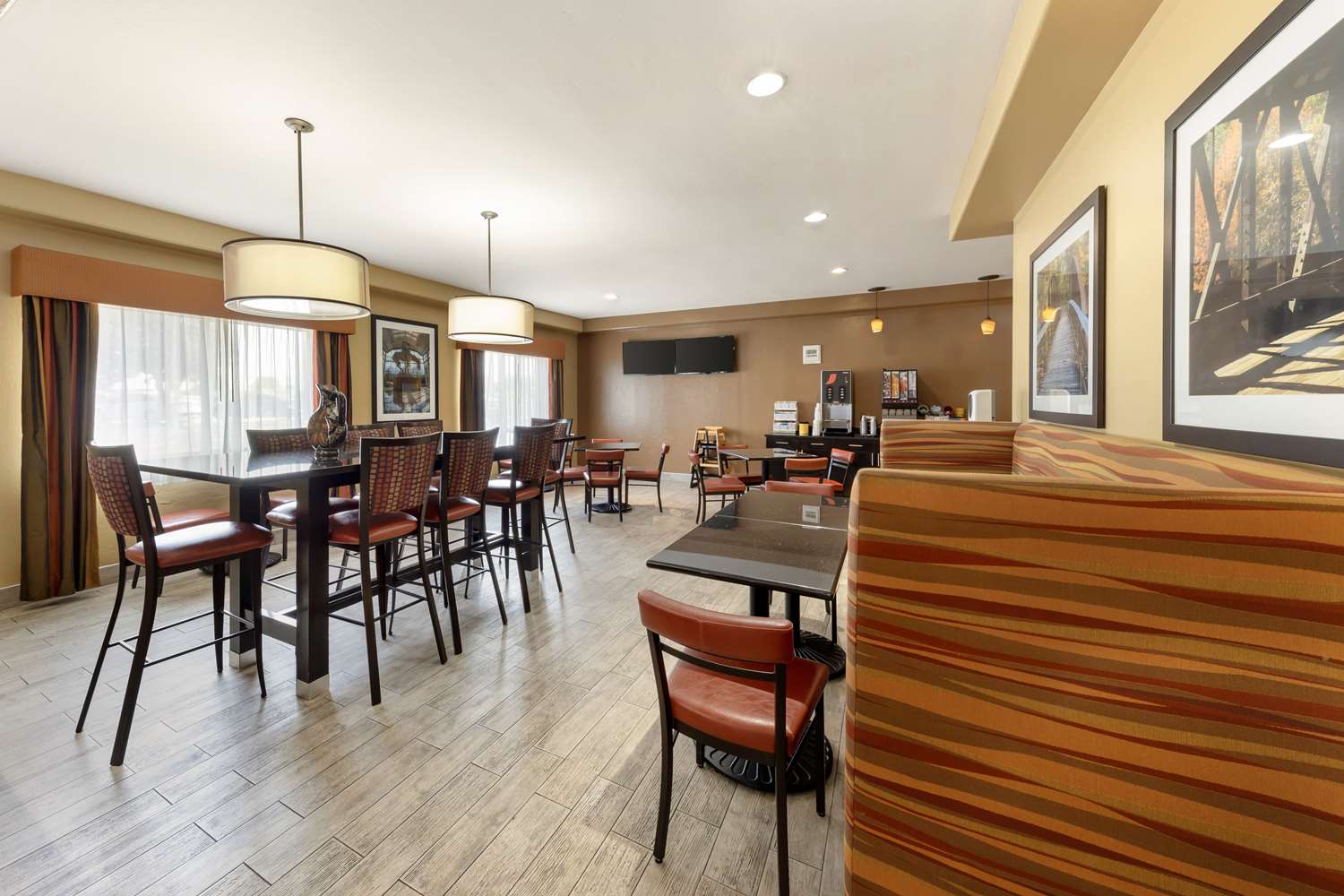 Best Western Greentree Inn & Suites 23/27