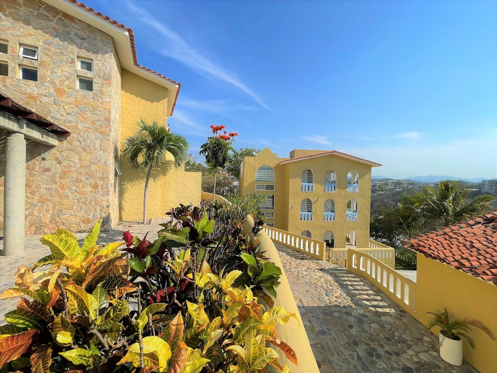 Villas And Resort Luz de Luna 45/50