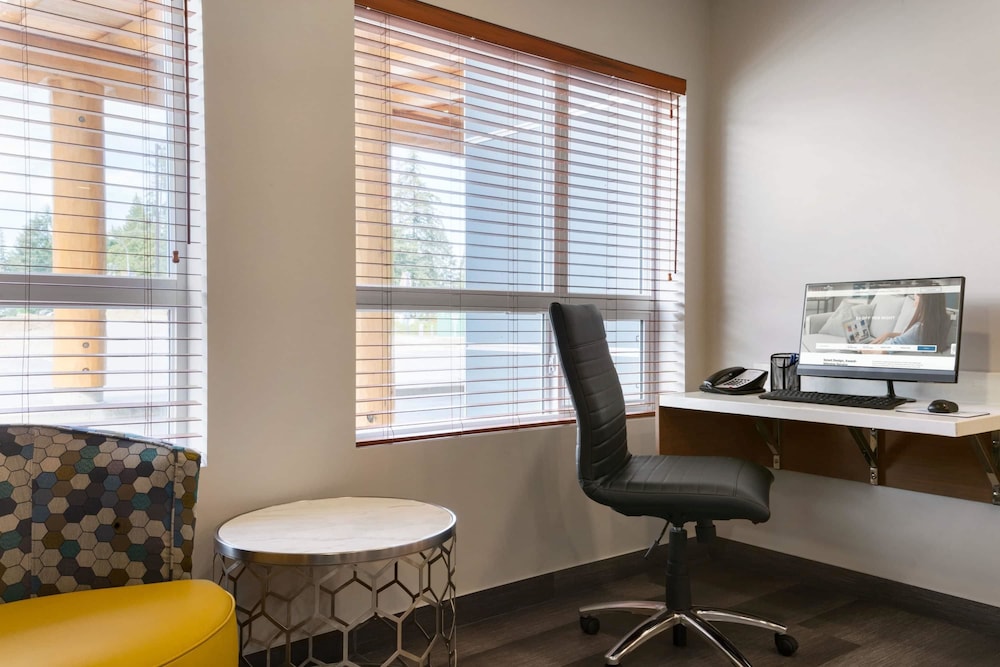 Microtel Inn & Suites by Wyndham Oyster Bay 45/56