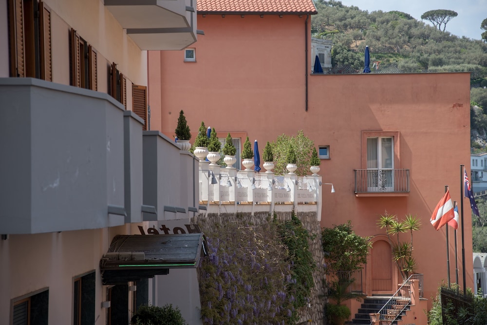 Hotel Villa Maria 56/63
