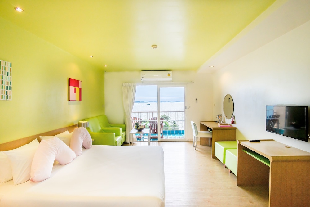 DELUXE SEA VIEW