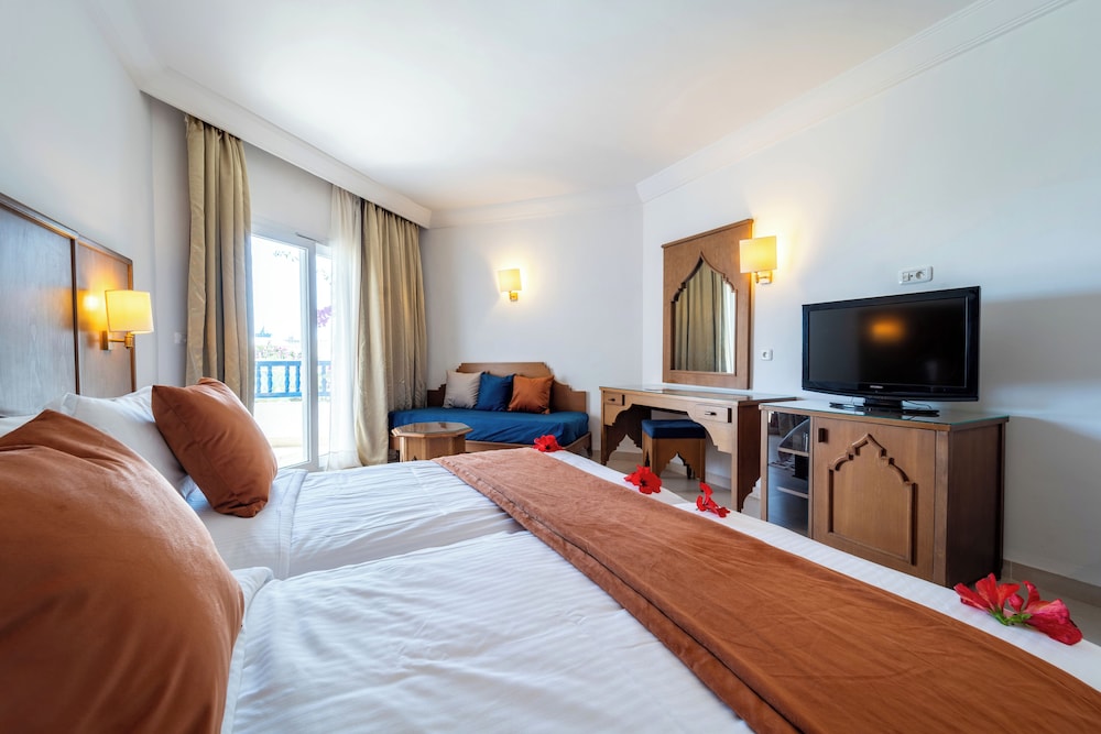 غرفة قياسية ثلاثية بسرير مزدوج وسرير فردي، Eden Yasmine Resort & Spa 2/3