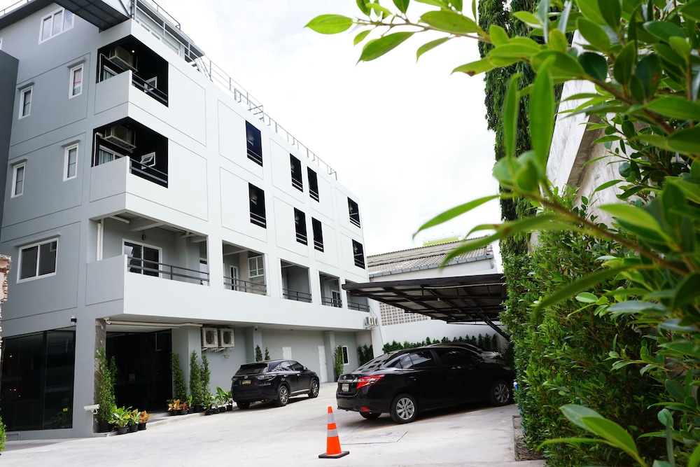 B-Black Residence 44/48