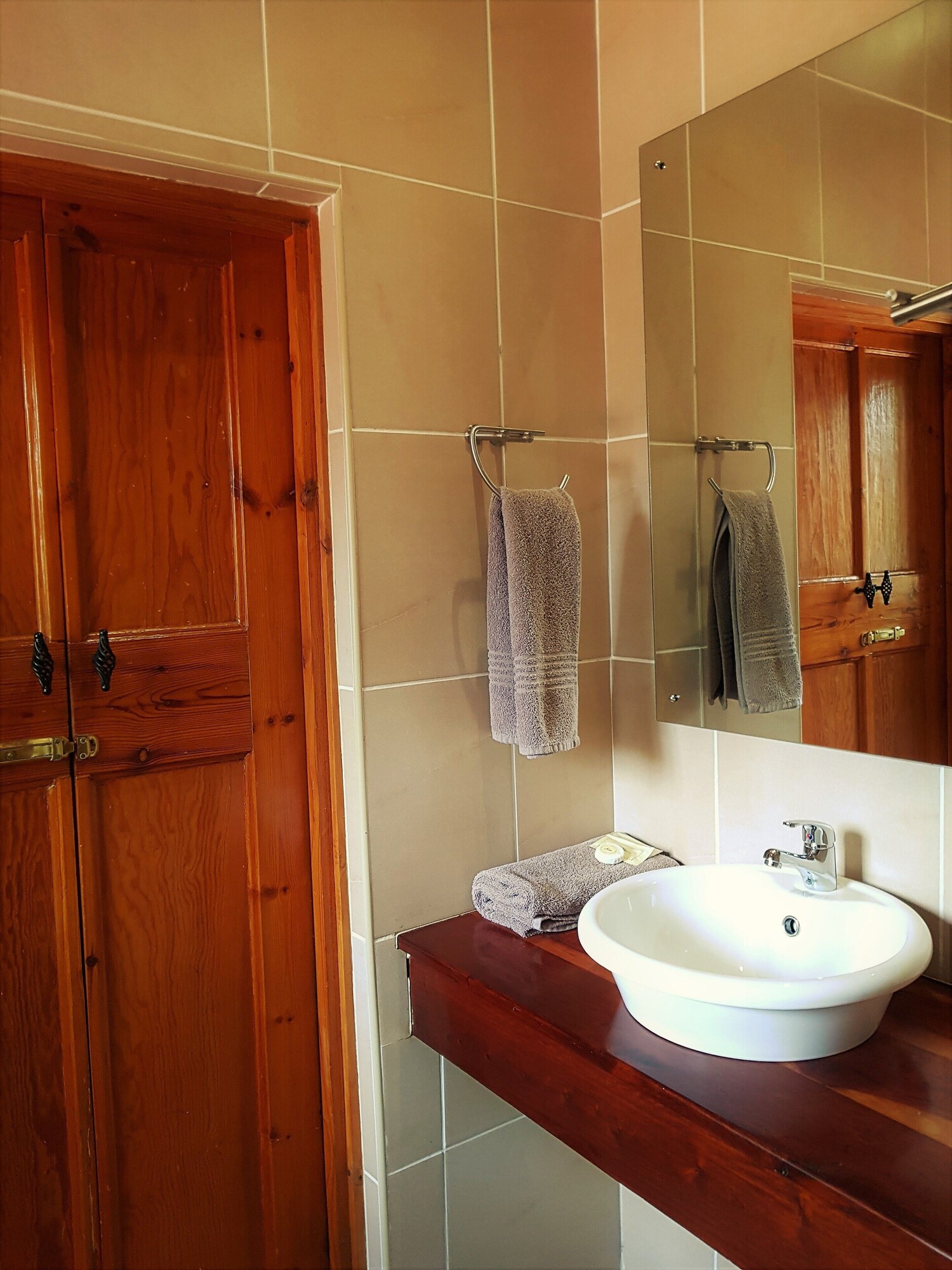 غرفة بسريرين منفصلين، African Roots Guest House 4/4