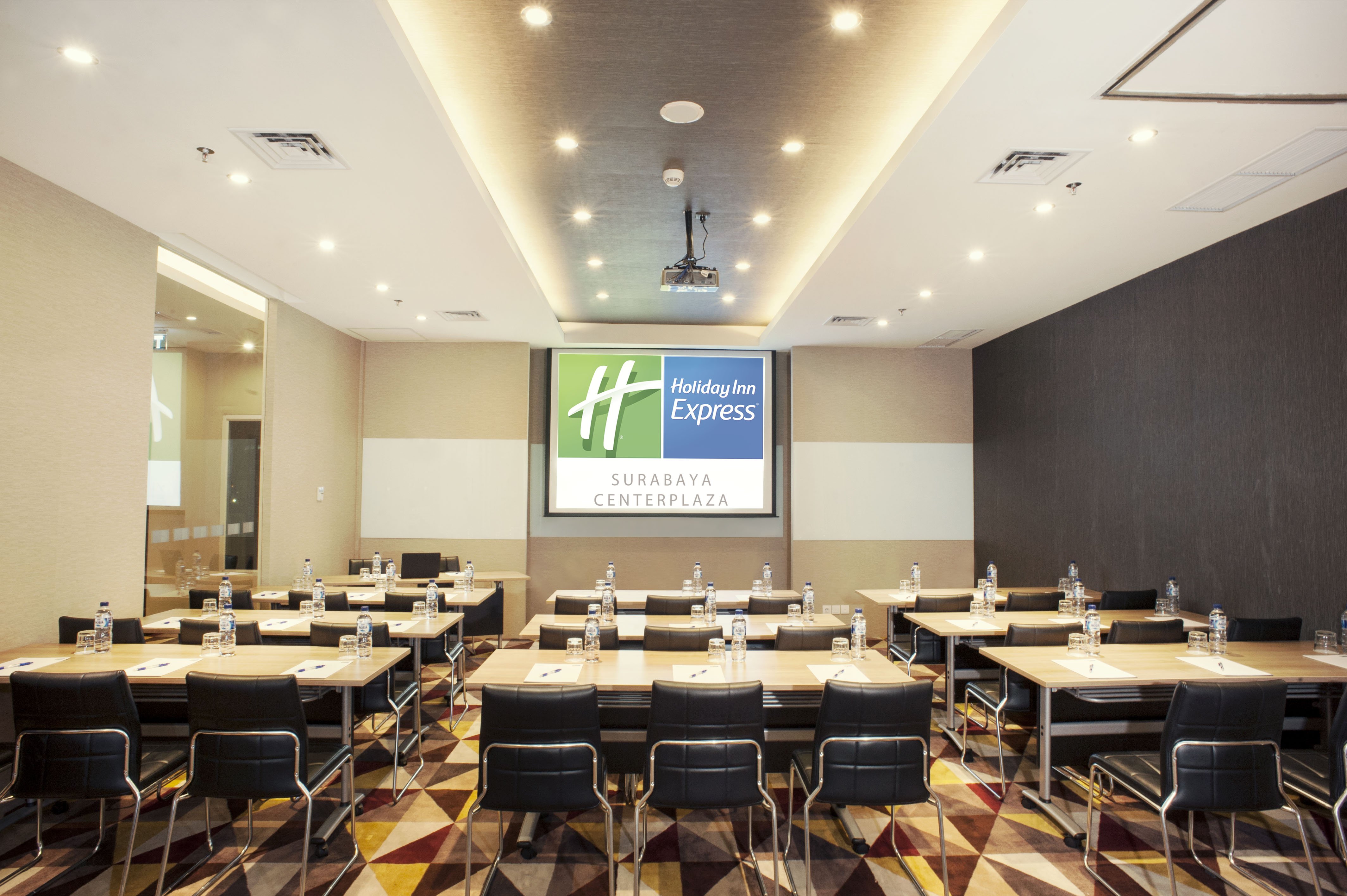 Holiday Inn Express Surabaya Centerpoint by Ihg 74/81