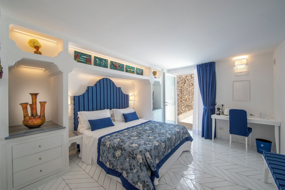 Junior Suite, King Bed, Sea View, Outdoor Jetted Tub, Patio