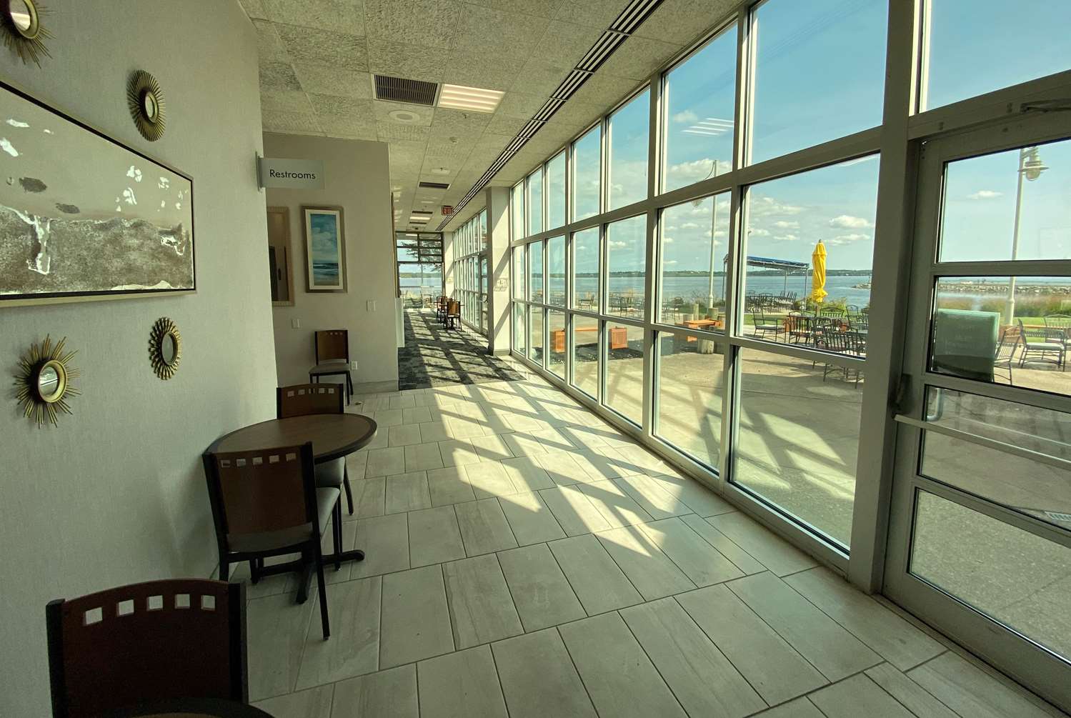 41 Lakefront Hotel, Trademark Collection by Wyndham 35/50