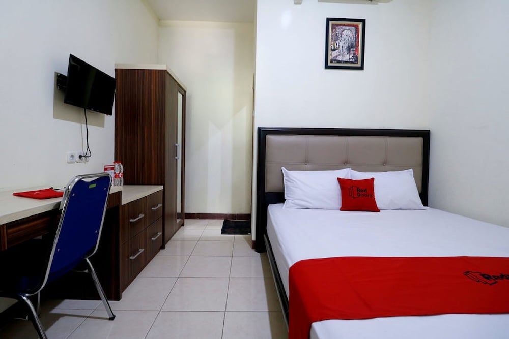 Reddoorz Plus Near Universitas Indonesia 15/50