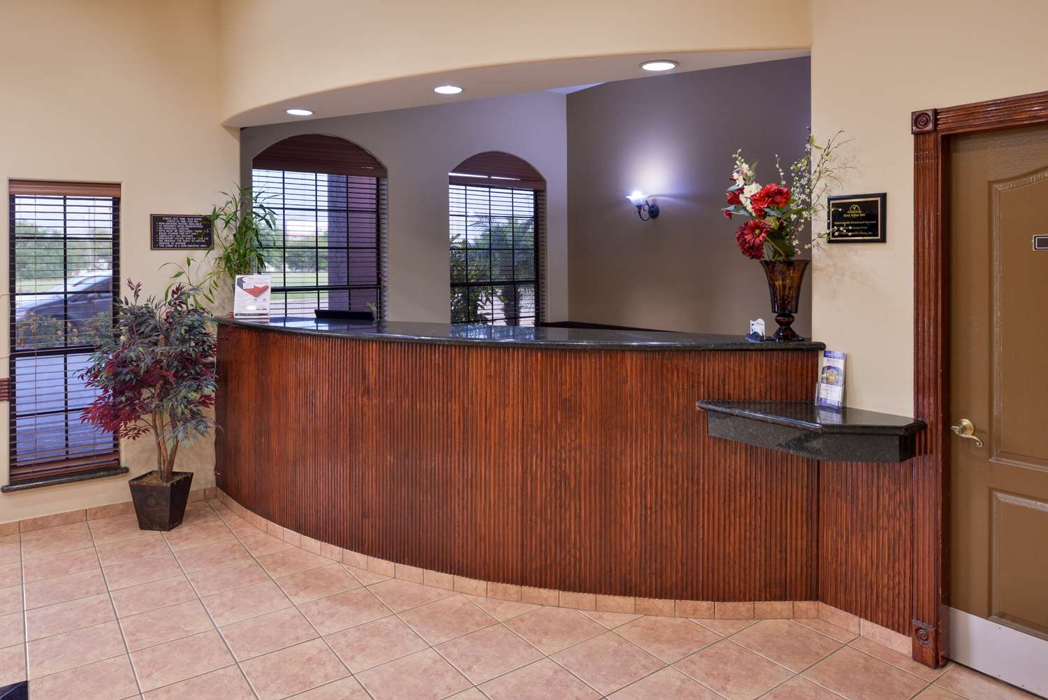 Americas Best Value Inn And Suites San Benito 8/37