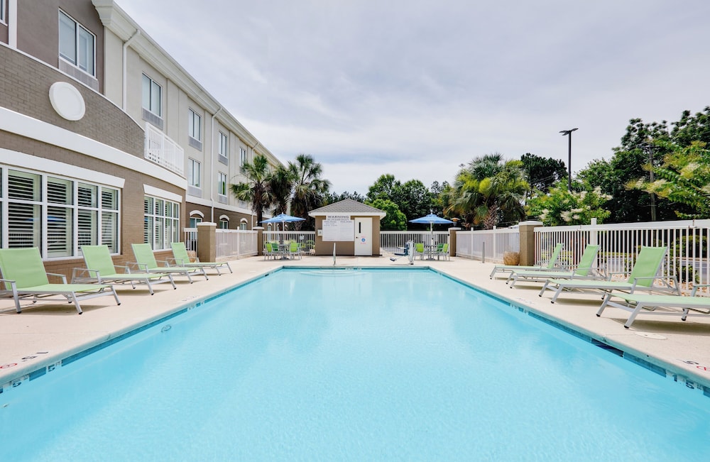Holiday Inn Express Suites Dublin 32/34