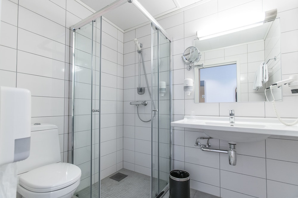 Almaas Hotell Stord AS 10/42