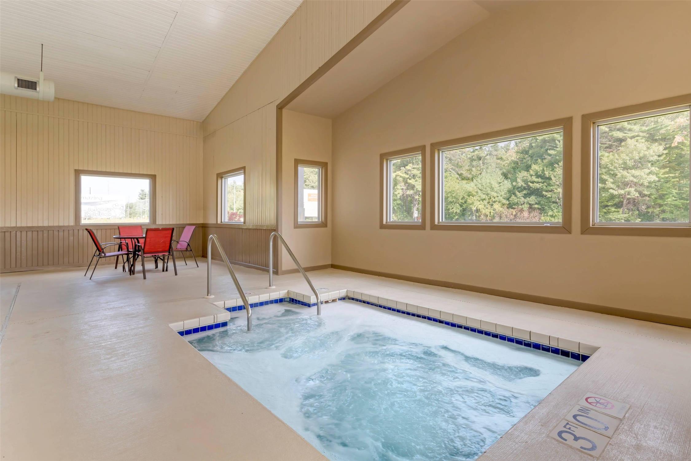 Sleep Inn & Suites Wisconsin Dells - Lake Delton 8/22