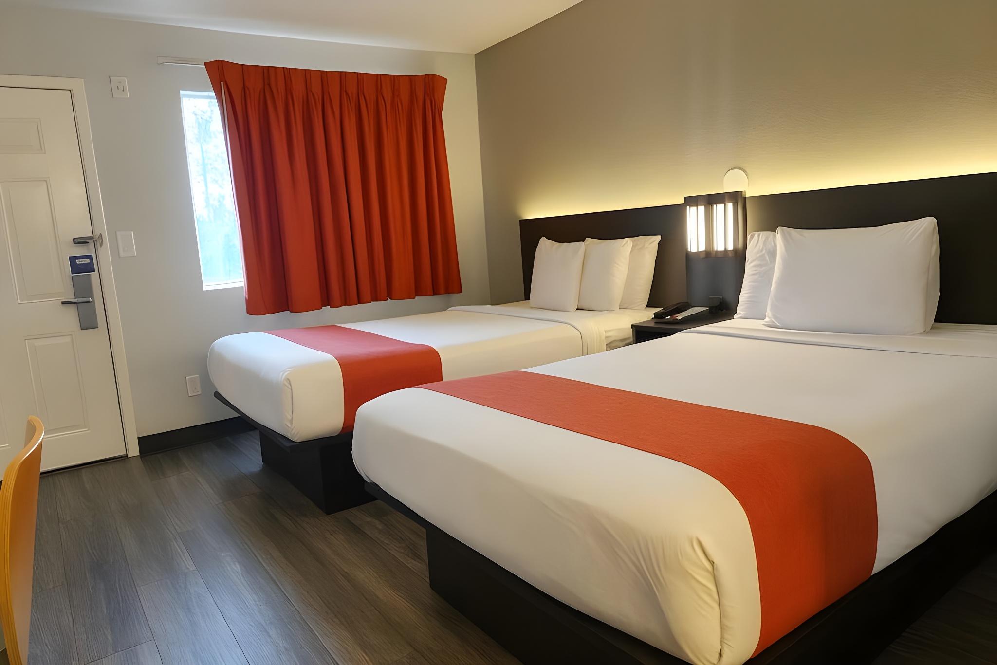 2 Full Beds