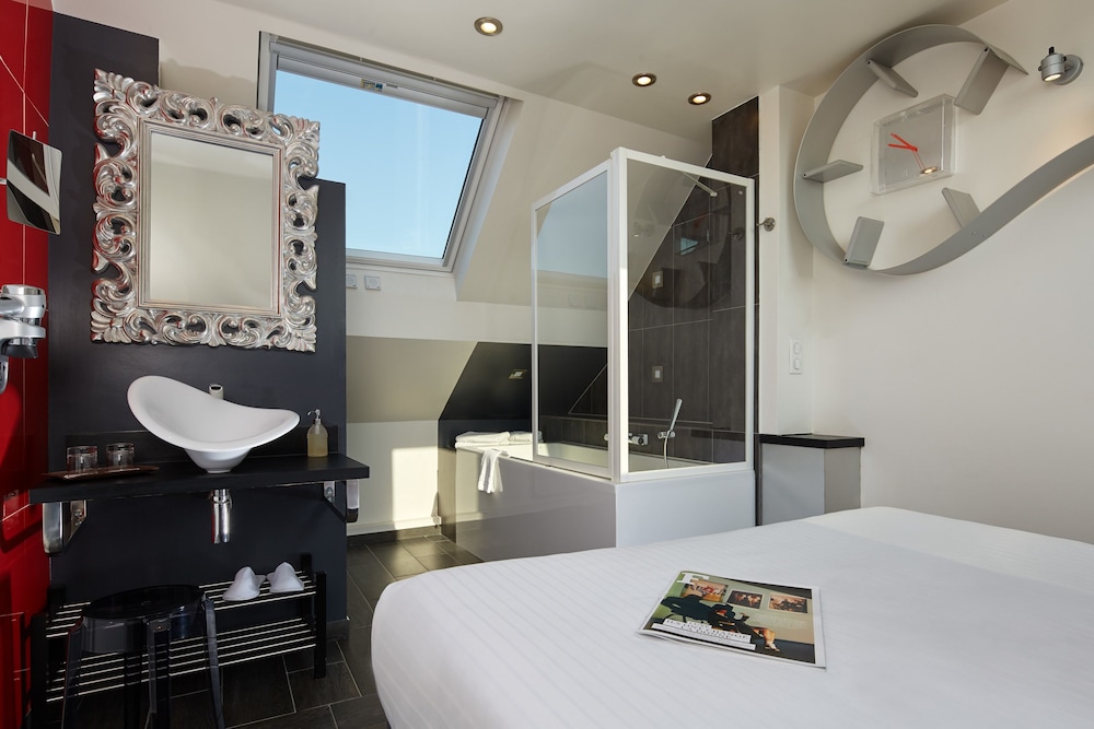 UNE AUTRE CHAMBRE 35/50