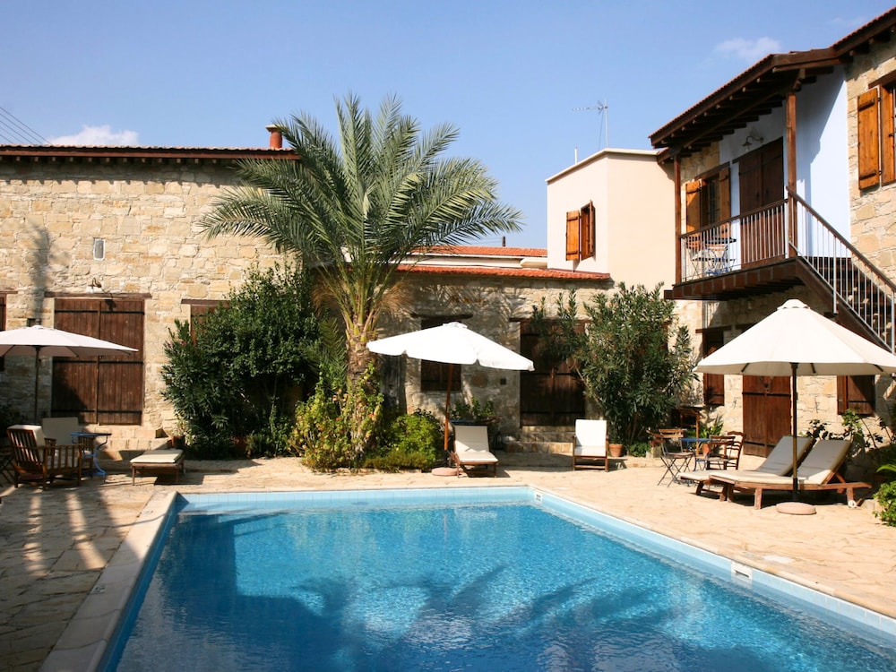 Porfyrios Country House 37/39
