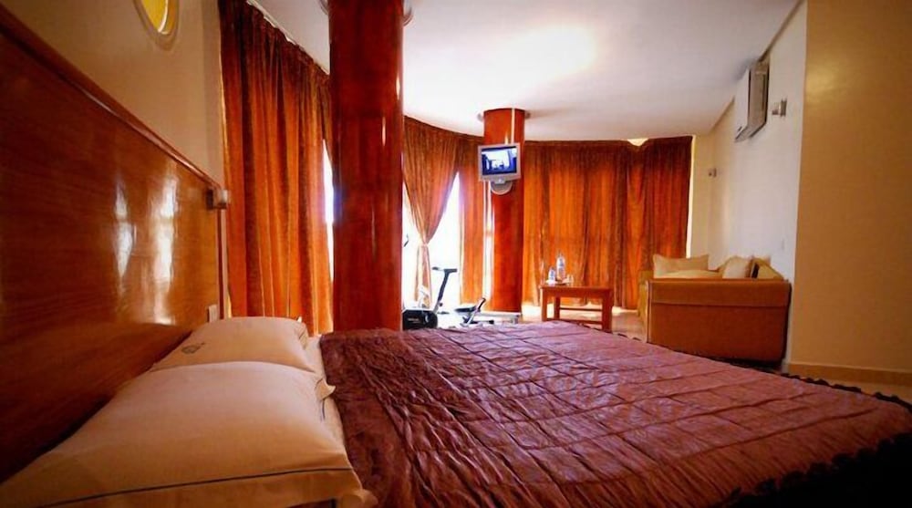 Hotel La Perla 9/21