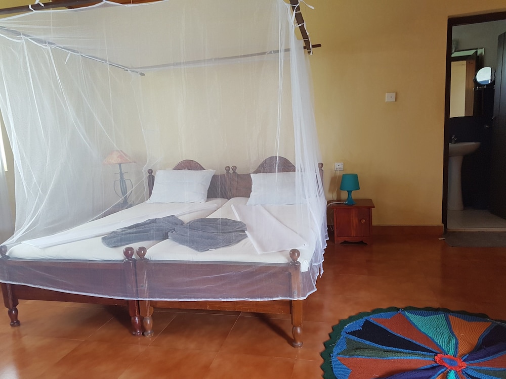 Nilaveli Crystal Blue Hotel 5/26