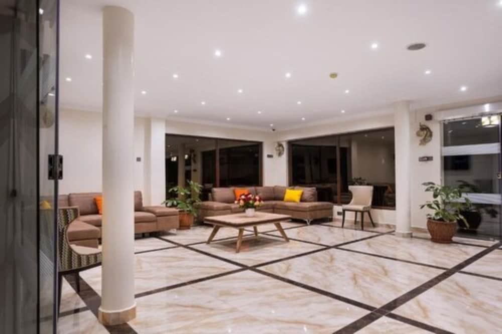 West Lerruat Hotel 32/47