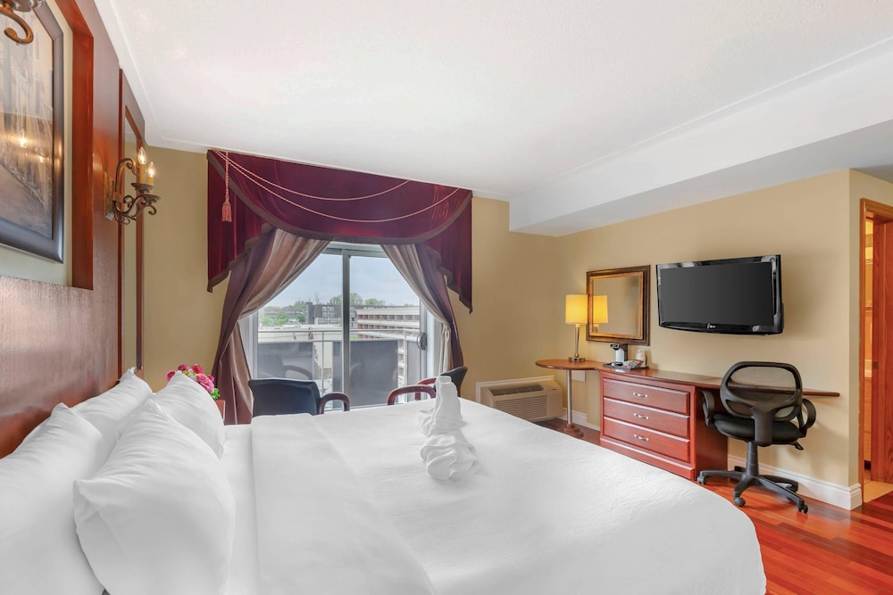 EXECUTIVE, KING BED