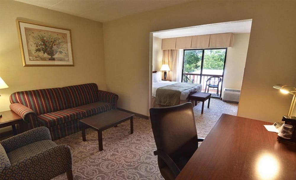 Sturbridge Host Hotel 29/71
