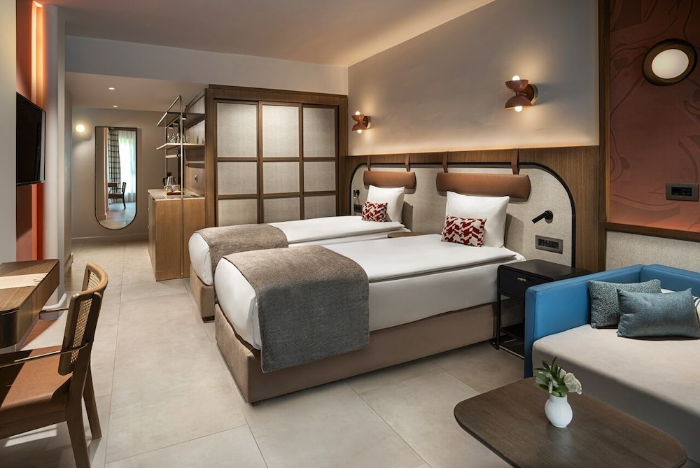Deluxe, Family, Double Bed, Land Side, 2 Sofa، Liberty Lykia 3/3