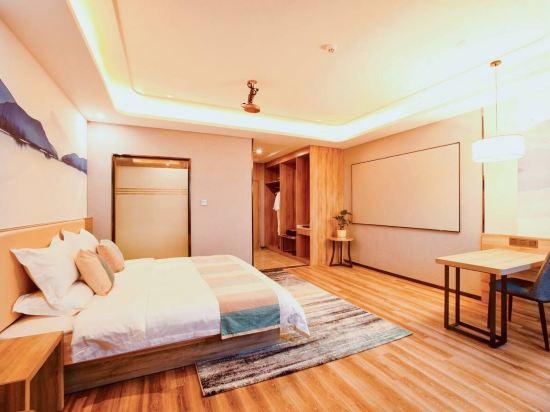 Feature King Room